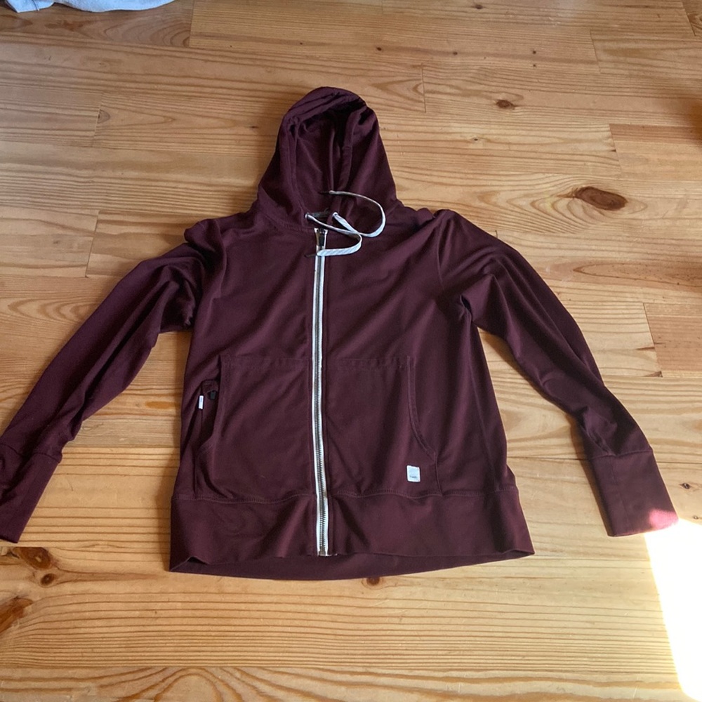 vuori zip up warn but no problems just like new